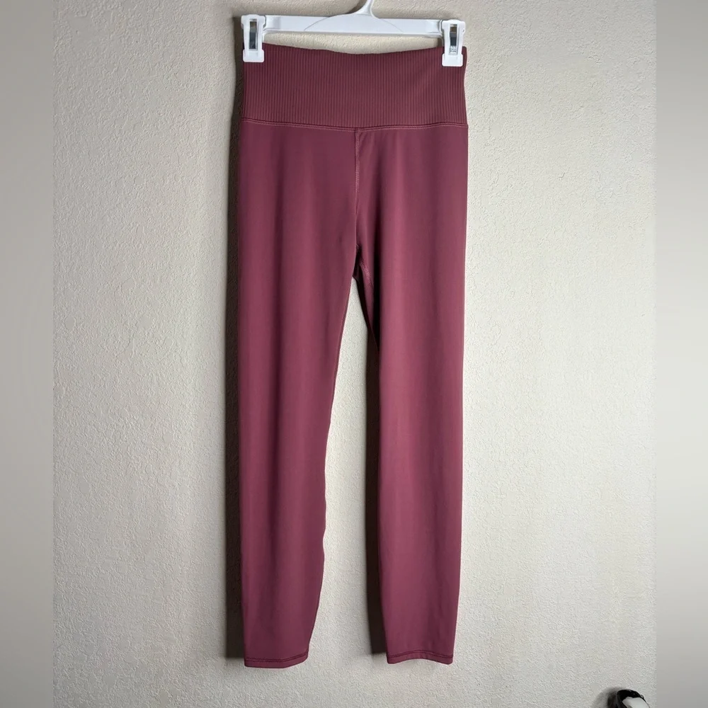 Vuori Rib Studio Legging size Small VW428 rose color